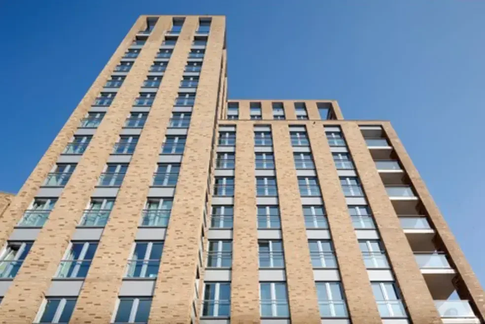 Kozijnen van K-vision classic in flatgebouw.